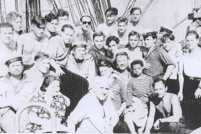 Съёмочная группа &laquo;Максимки&raquo; (1952 г.). Фото: Музей Свердловской киностудии.