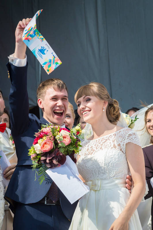 Яна и Георгий ЧУЧИНЫ, выигравшие квартиру в день свадьбы. Фото: Антон БУЦЕНКО.