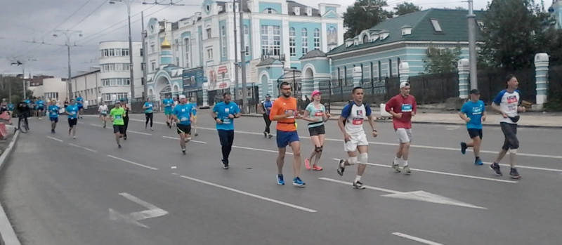 К марафону присоединились 5 тысяч бегунов. Фото: Станислав БЕССОНОВ.