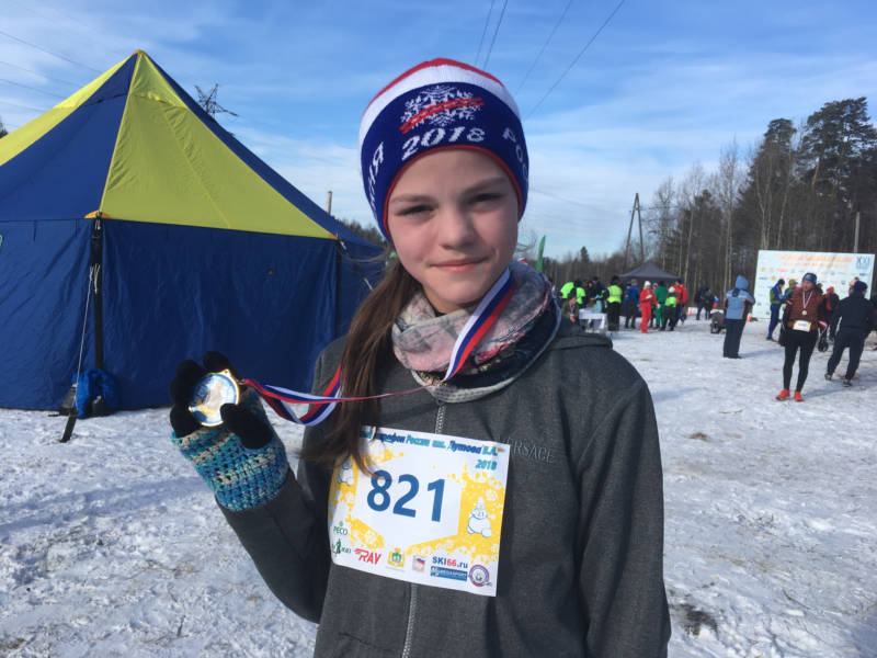 12-летняя Аня КОПАРУШКИНА обошла куда более опытных бегуний. Фото: Надежда БАЯНДИНА.