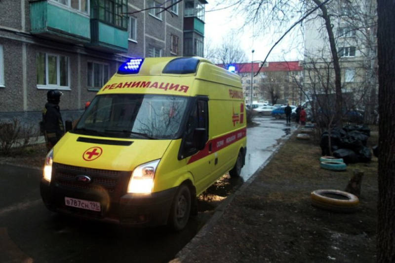 По неподтверждённым данным, в пожаре погибла девушка. Фото: Екатеринбург Онлайн.