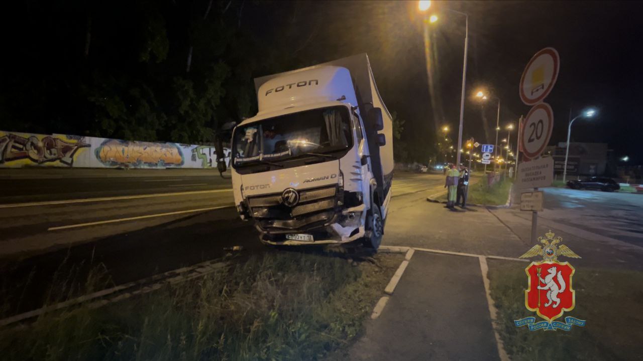 Пьяный водитель грузовика спровоцировал серию ДТП в Екатеринбурге