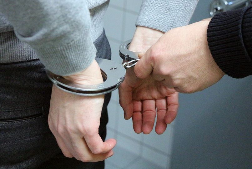В Екатеринбурге задержали экс-замглавы института по делу о вымогательстве